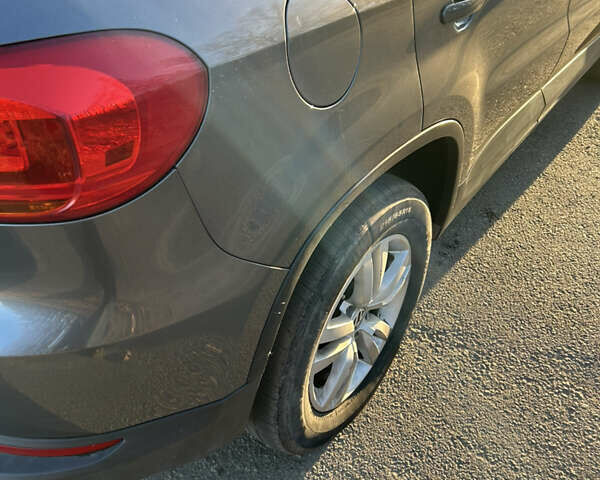 Серый Фольксваген Тигуан, объемом двигателя 1.98 л и пробегом 220 тыс. км за 11000 $, фото 32 на Automoto.ua