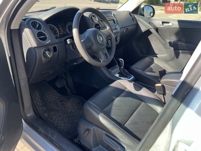 Сірий Фольксваген Тігуан, об'ємом двигуна 2 л та пробігом 160 тис. км за 9999 $, фото 12 на Automoto.ua