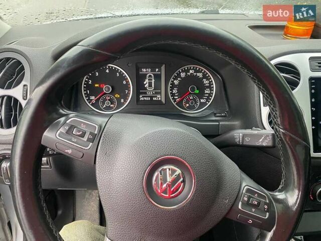 Сірий Фольксваген Тігуан, об'ємом двигуна 1.98 л та пробігом 207 тис. км за 12000 $, фото 4 на Automoto.ua