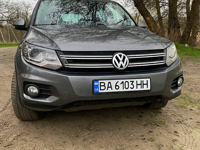 Серый Фольксваген Тигуан, объемом двигателя 2 л и пробегом 300 тыс. км за 11700 $, фото 3 на Automoto.ua