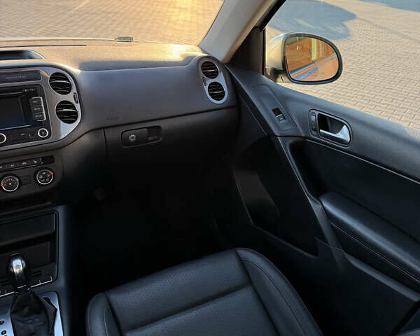 Серый Фольксваген Тигуан, объемом двигателя 2 л и пробегом 125 тыс. км за 14800 $, фото 23 на Automoto.ua