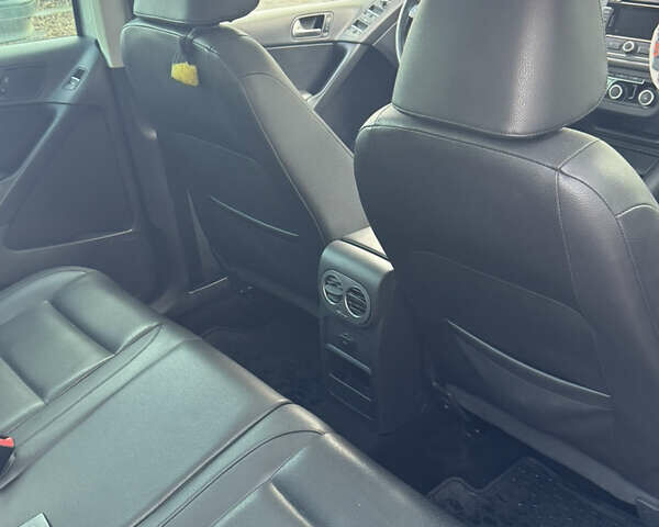 Серый Фольксваген Тигуан, объемом двигателя 1.98 л и пробегом 111 тыс. км за 12700 $, фото 3 на Automoto.ua