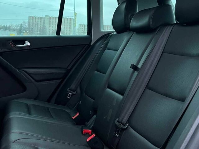 Серый Фольксваген Тигуан, объемом двигателя 2 л и пробегом 195 тыс. км за 10800 $, фото 19 на Automoto.ua