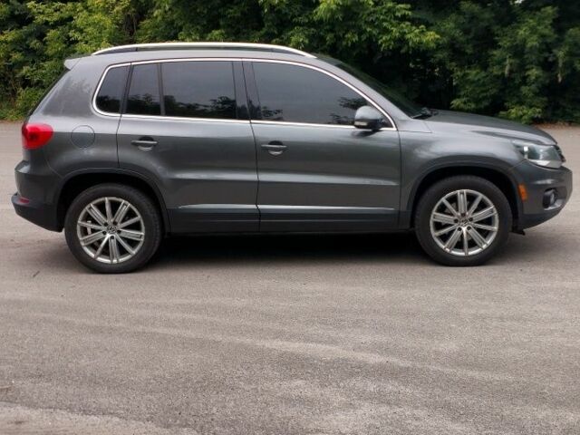 Сірий Фольксваген Тігуан, об'ємом двигуна 2 л та пробігом 205 тис. км за 12200 $, фото 7 на Automoto.ua