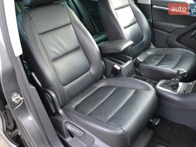 Сірий Фольксваген Тігуан, об'ємом двигуна 1.98 л та пробігом 310 тис. км за 10999 $, фото 22 на Automoto.ua