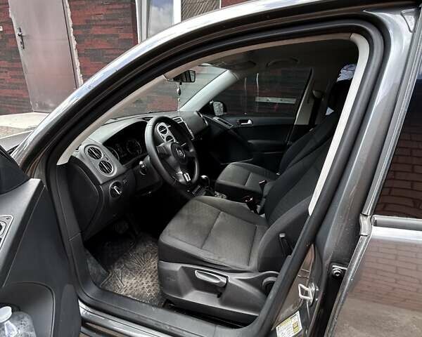 Сірий Фольксваген Тігуан, об'ємом двигуна 1.98 л та пробігом 170 тис. км за 13000 $, фото 3 на Automoto.ua