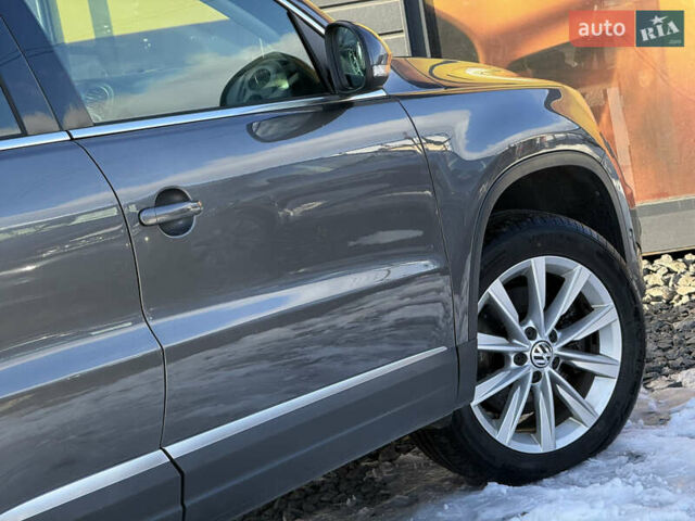 Серый Фольксваген Тигуан, объемом двигателя 2 л и пробегом 205 тыс. км за 15500 $, фото 24 на Automoto.ua