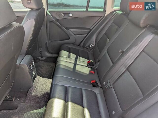 Серый Фольксваген Тигуан, объемом двигателя 1.98 л и пробегом 156 тыс. км за 12200 $, фото 4 на Automoto.ua