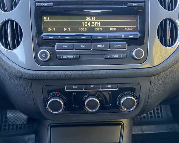 Серый Фольксваген Тигуан, объемом двигателя 1.98 л и пробегом 240 тыс. км за 8999 $, фото 10 на Automoto.ua