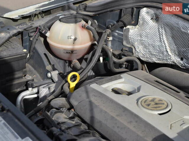 Сірий Фольксваген Тігуан, об'ємом двигуна 1.98 л та пробігом 310 тис. км за 10999 $, фото 30 на Automoto.ua