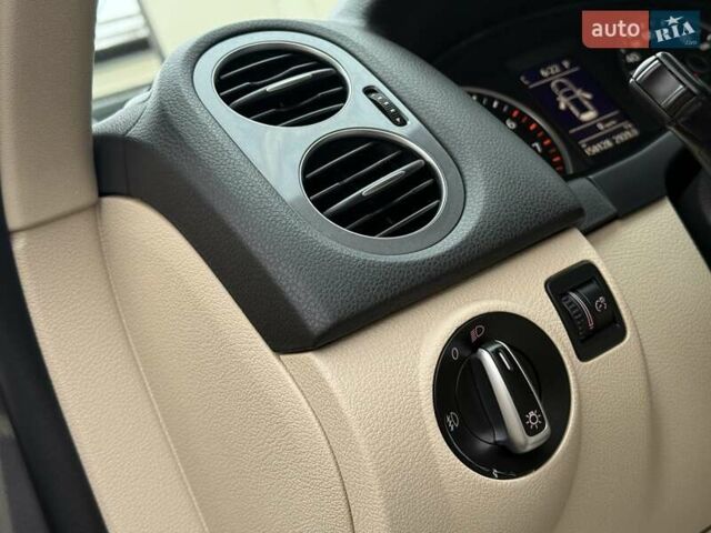 Серый Фольксваген Тигуан, объемом двигателя 1.98 л и пробегом 227 тыс. км за 10950 $, фото 57 на Automoto.ua