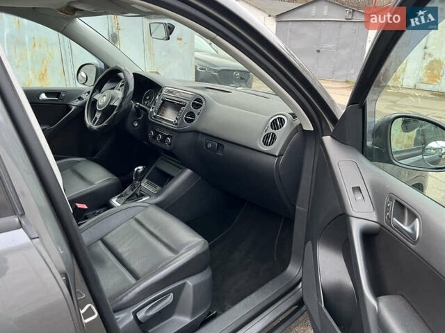 Сірий Фольксваген Тігуан, об'ємом двигуна 2 л та пробігом 224 тис. км за 8999 $, фото 18 на Automoto.ua