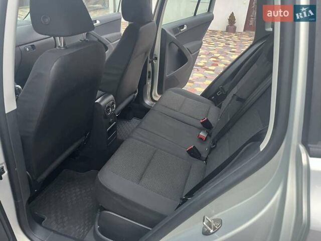Сірий Фольксваген Тігуан, об'ємом двигуна 2 л та пробігом 255 тис. км за 9600 $, фото 10 на Automoto.ua