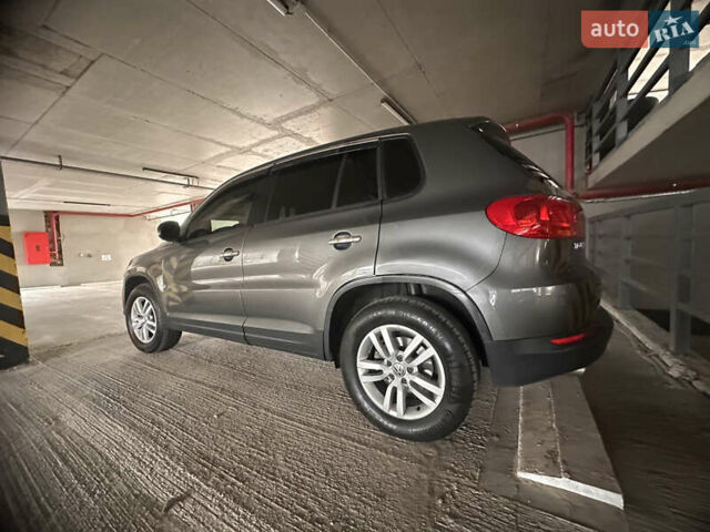 Серый Фольксваген Тигуан, объемом двигателя 1.98 л и пробегом 200 тыс. км за 11999 $, фото 3 на Automoto.ua