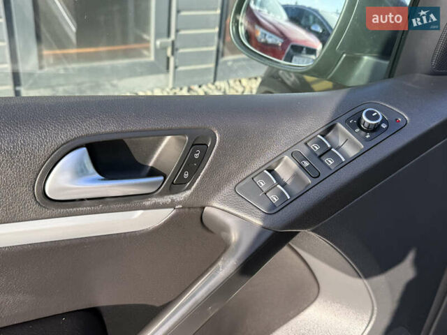 Серый Фольксваген Тигуан, объемом двигателя 2 л и пробегом 205 тыс. км за 15500 $, фото 44 на Automoto.ua