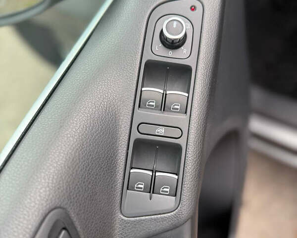 Серый Фольксваген Тигуан, объемом двигателя 1.97 л и пробегом 247 тыс. км за 14500 $, фото 11 на Automoto.ua