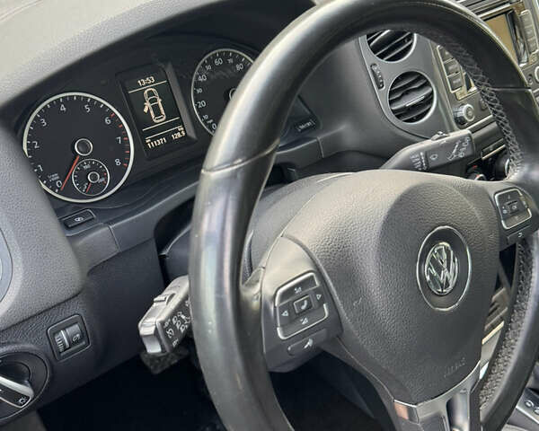 Серый Фольксваген Тигуан, объемом двигателя 1.98 л и пробегом 111 тыс. км за 12700 $, фото 4 на Automoto.ua