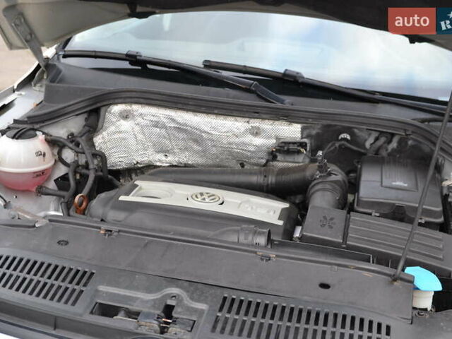 Серый Фольксваген Тигуан, объемом двигателя 1.98 л и пробегом 165 тыс. км за 10500 $, фото 24 на Automoto.ua