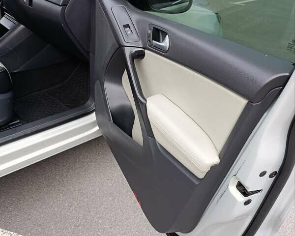 Серый Фольксваген Тигуан, объемом двигателя 1.98 л и пробегом 223 тыс. км за 10500 $, фото 19 на Automoto.ua