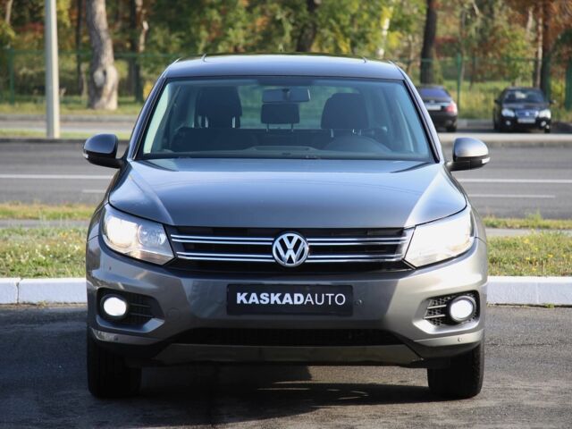 Сірий Фольксваген Тігуан, об'ємом двигуна 2 л та пробігом 129 тис. км за 11600 $, фото 1 на Automoto.ua