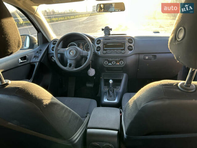 Серый Фольксваген Тигуан, объемом двигателя 1.98 л и пробегом 220 тыс. км за 11000 $, фото 1 на Automoto.ua