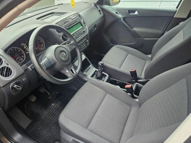 Серый Фольксваген Тигуан, объемом двигателя 1.4 л и пробегом 100 тыс. км за 8000 $, фото 10 на Automoto.ua