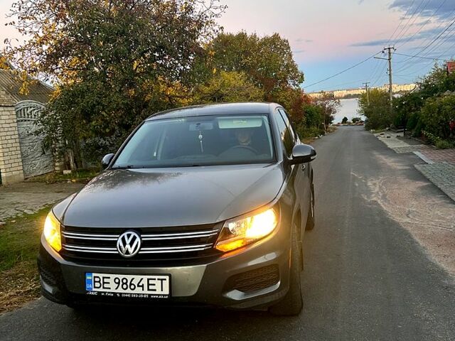 Сірий Фольксваген Тігуан, об'ємом двигуна 2 л та пробігом 170 тис. км за 12500 $, фото 1 на Automoto.ua