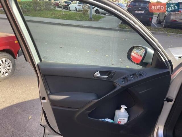 Серый Фольксваген Тигуан, объемом двигателя 1.98 л и пробегом 250 тыс. км за 13200 $, фото 12 на Automoto.ua