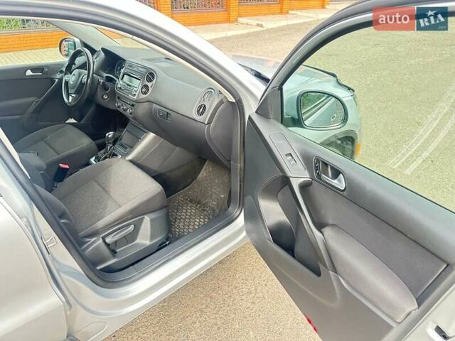 Сірий Фольксваген Тігуан, об'ємом двигуна 1.98 л та пробігом 132 тис. км за 11500 $, фото 15 на Automoto.ua