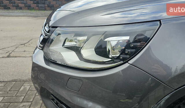 Серый Фольксваген Тигуан, объемом двигателя 2 л и пробегом 260 тыс. км за 13450 $, фото 5 на Automoto.ua