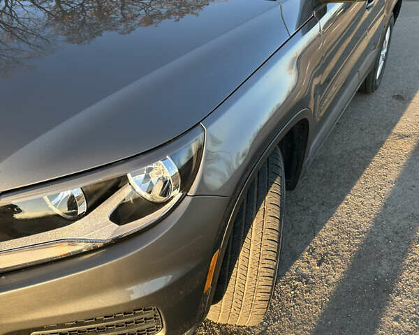 Серый Фольксваген Тигуан, объемом двигателя 1.98 л и пробегом 220 тыс. км за 11000 $, фото 17 на Automoto.ua