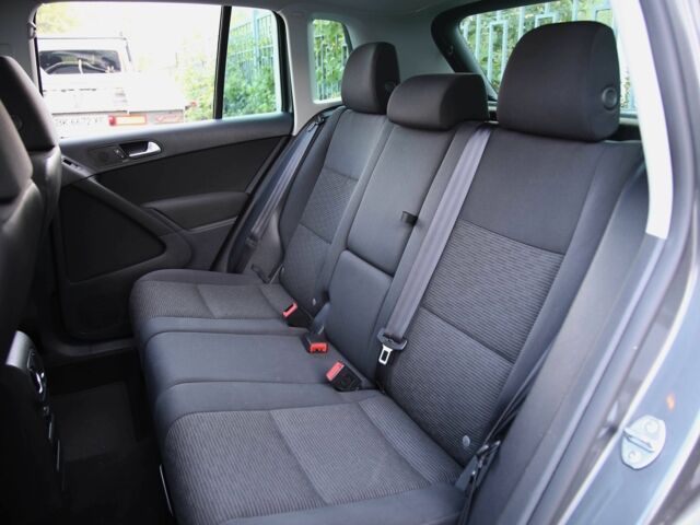 Сірий Фольксваген Тігуан, об'ємом двигуна 2 л та пробігом 129 тис. км за 11600 $, фото 7 на Automoto.ua