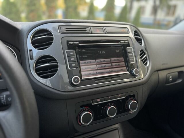 Серый Фольксваген Тигуан, объемом двигателя 2 л и пробегом 170 тыс. км за 9990 $, фото 16 на Automoto.ua