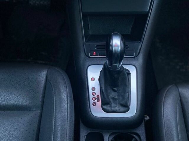 Серый Фольксваген Тигуан, объемом двигателя 2 л и пробегом 176 тыс. км за 10999 $, фото 14 на Automoto.ua