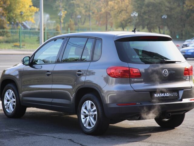 Сірий Фольксваген Тігуан, об'ємом двигуна 2 л та пробігом 129 тис. км за 11600 $, фото 3 на Automoto.ua