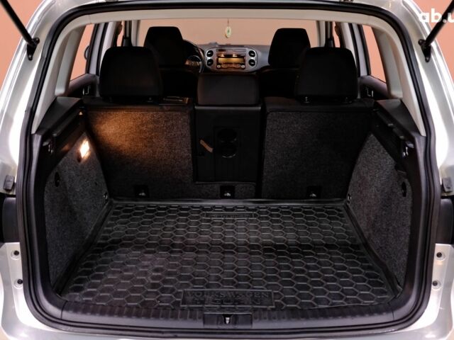 Серый Фольксваген Тигуан, объемом двигателя 2 л и пробегом 170 тыс. км за 9900 $, фото 8 на Automoto.ua