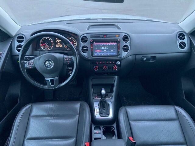 Серый Фольксваген Тигуан, объемом двигателя 2 л и пробегом 176 тыс. км за 10999 $, фото 12 на Automoto.ua