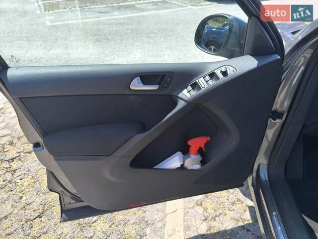 Серый Фольксваген Тигуан, объемом двигателя 1.4 л и пробегом 195 тыс. км за 8311 $, фото 11 на Automoto.ua