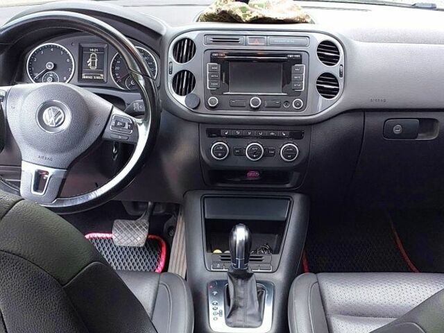 Сірий Фольксваген Тігуан, об'ємом двигуна 2 л та пробігом 205 тис. км за 12200 $, фото 14 на Automoto.ua