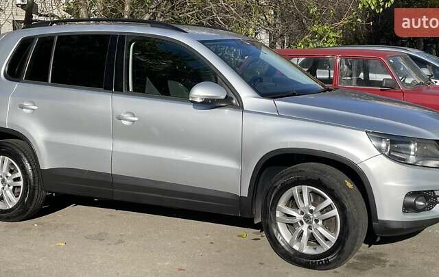 Серый Фольксваген Тигуан, объемом двигателя 1.98 л и пробегом 250 тыс. км за 13200 $, фото 2 на Automoto.ua