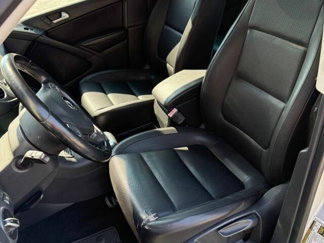 Серый Фольксваген Тигуан, объемом двигателя 2 л и пробегом 215 тыс. км за 9700 $, фото 12 на Automoto.ua