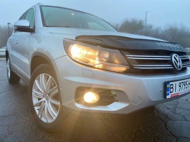 Серый Фольксваген Тигуан, объемом двигателя 2 л и пробегом 176 тыс. км за 10999 $, фото 2 на Automoto.ua