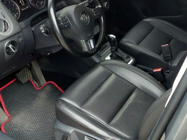 Сірий Фольксваген Тігуан, об'ємом двигуна 2 л та пробігом 205 тис. км за 12200 $, фото 11 на Automoto.ua