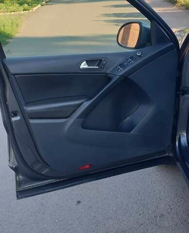 Сірий Фольксваген Тігуан, об'ємом двигуна 1.98 л та пробігом 227 тис. км за 11500 $, фото 19 на Automoto.ua