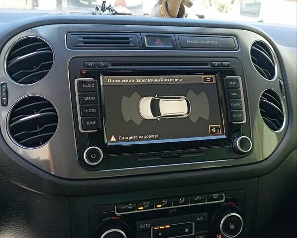 Серый Фольксваген Тигуан, объемом двигателя 2 л и пробегом 442 тыс. км за 11999 $, фото 24 на Automoto.ua