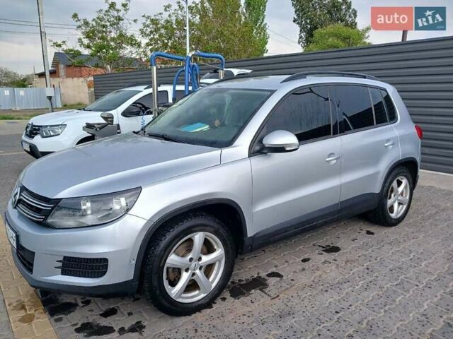 Серый Фольксваген Тигуан, объемом двигателя 1.97 л и пробегом 300 тыс. км за 13700 $, фото 1 на Automoto.ua