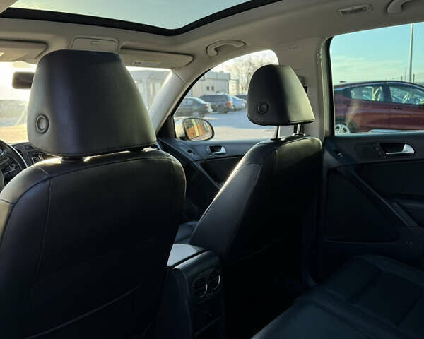 Серый Фольксваген Тигуан, объемом двигателя 2 л и пробегом 125 тыс. км за 14800 $, фото 21 на Automoto.ua