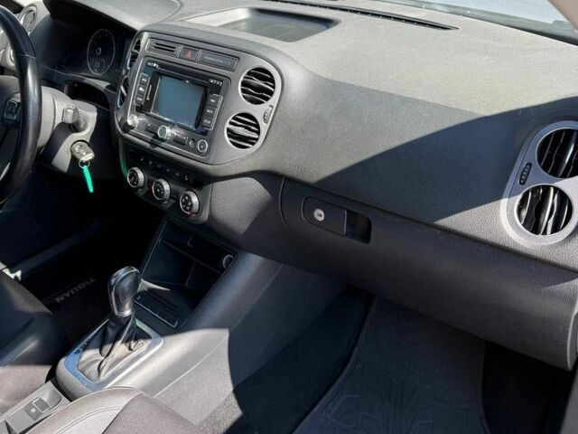 Серый Фольксваген Тигуан, объемом двигателя 2 л и пробегом 215 тыс. км за 9700 $, фото 16 на Automoto.ua