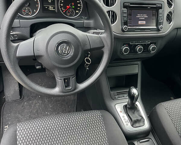 Сірий Фольксваген Тігуан, об'ємом двигуна 2 л та пробігом 120 тис. км за 12500 $, фото 15 на Automoto.ua