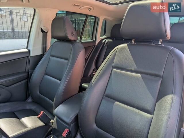 Серый Фольксваген Тигуан, объемом двигателя 1.98 л и пробегом 156 тыс. км за 12200 $, фото 6 на Automoto.ua